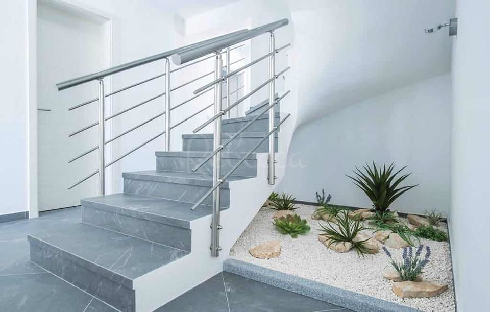 MEDULINO, VILLA CON VISTA MARE