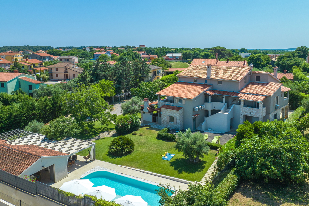 Casa indipendente con piscina, Liznjan