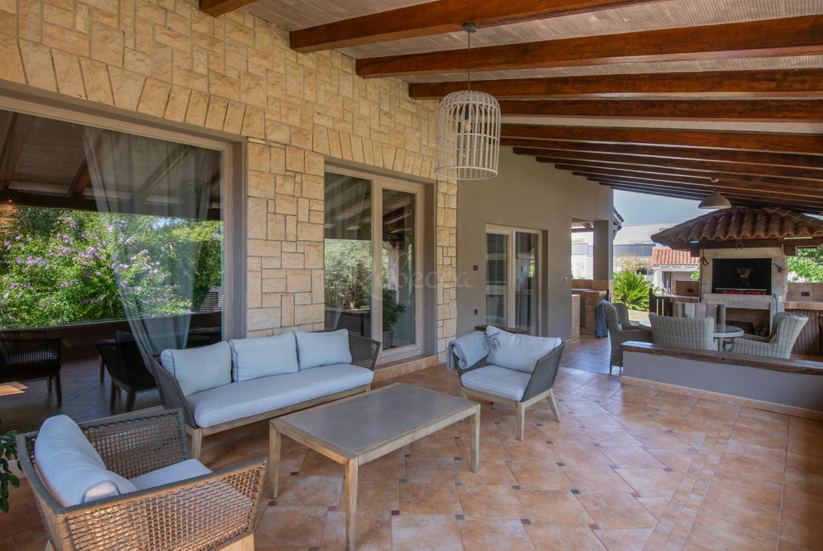Casa indipendente con piscina, Liznjan