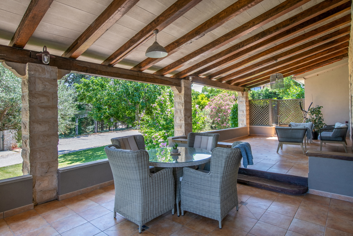 Casa indipendente con piscina, Liznjan
