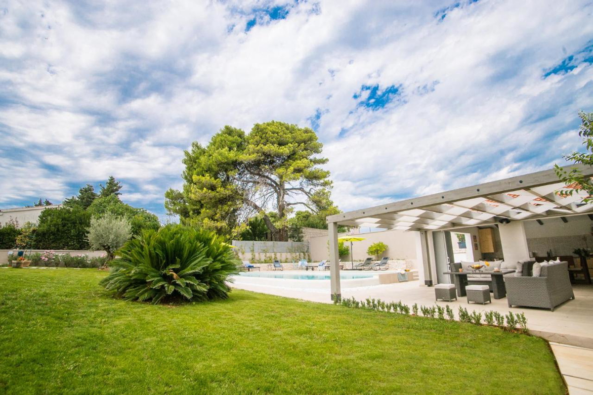 Casa indipendente con piscina, Liznjan