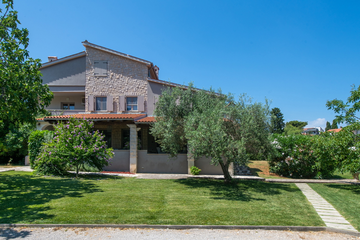 Casa indipendente con piscina, Liznjan