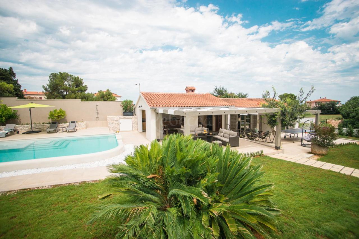 Casa indipendente con piscina, Liznjan