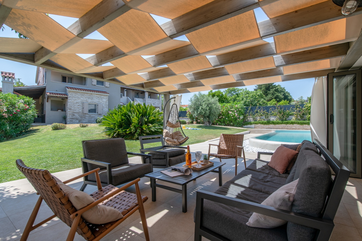 Casa indipendente con piscina, Liznjan