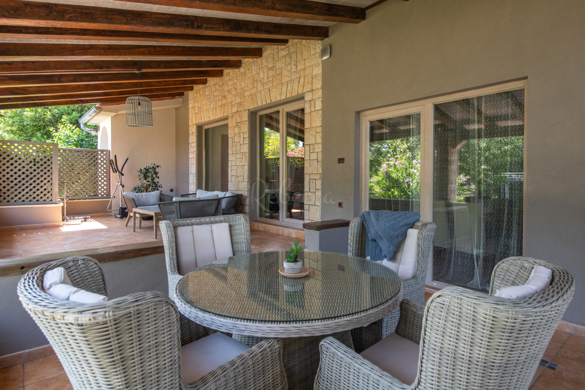 Casa indipendente con piscina, Liznjan