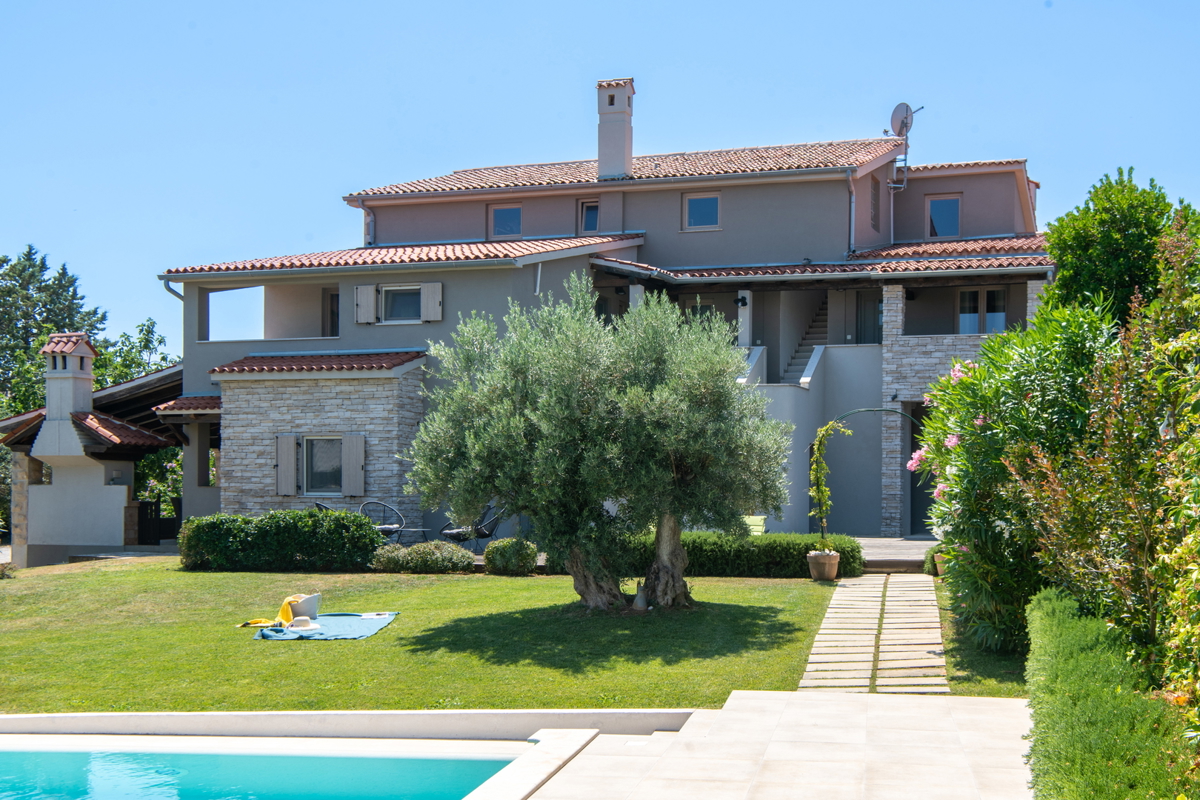 Casa indipendente con piscina, Liznjan
