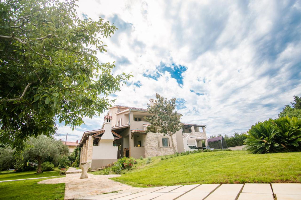 Casa indipendente con piscina, Liznjan