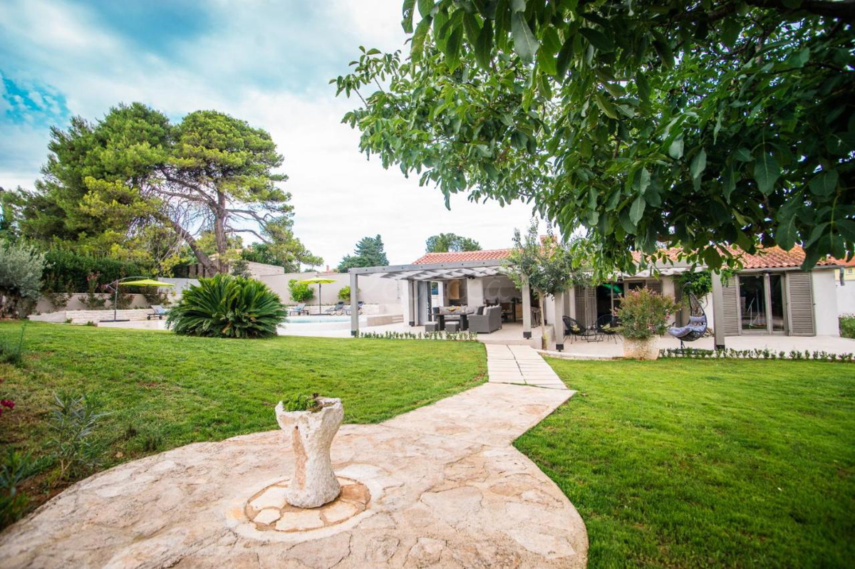 Casa indipendente con piscina, Liznjan