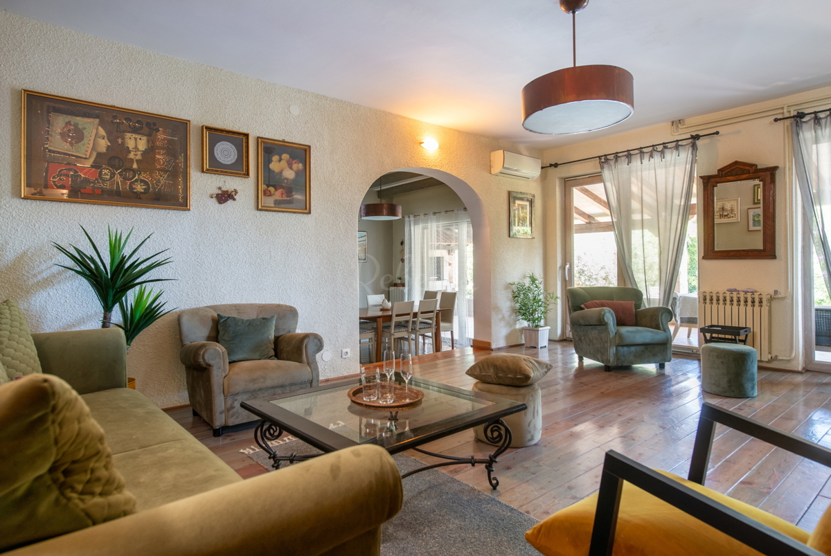 Casa indipendente con piscina, Liznjan
