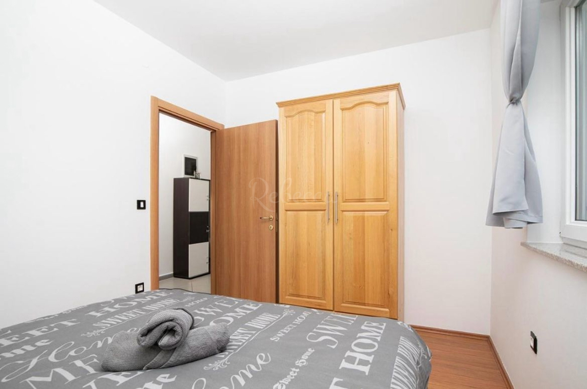 Casa completamente arredata con piscina e garage a Loborica – ideale per famiglia o investimento