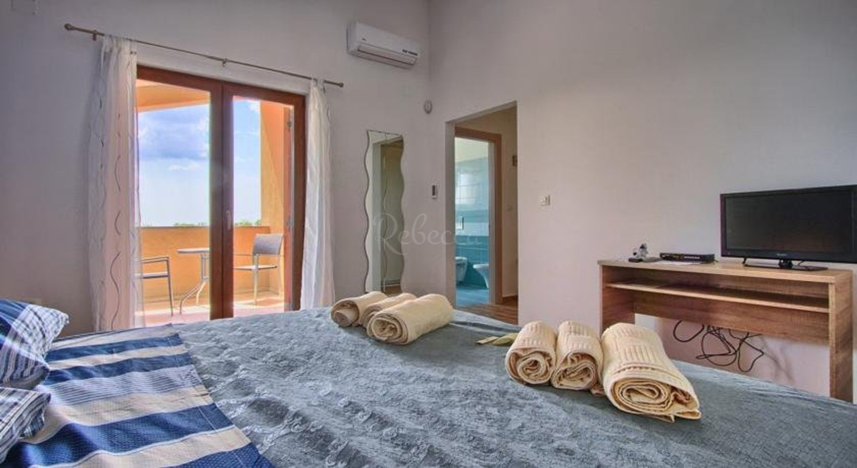 Villa in pietra con piscina