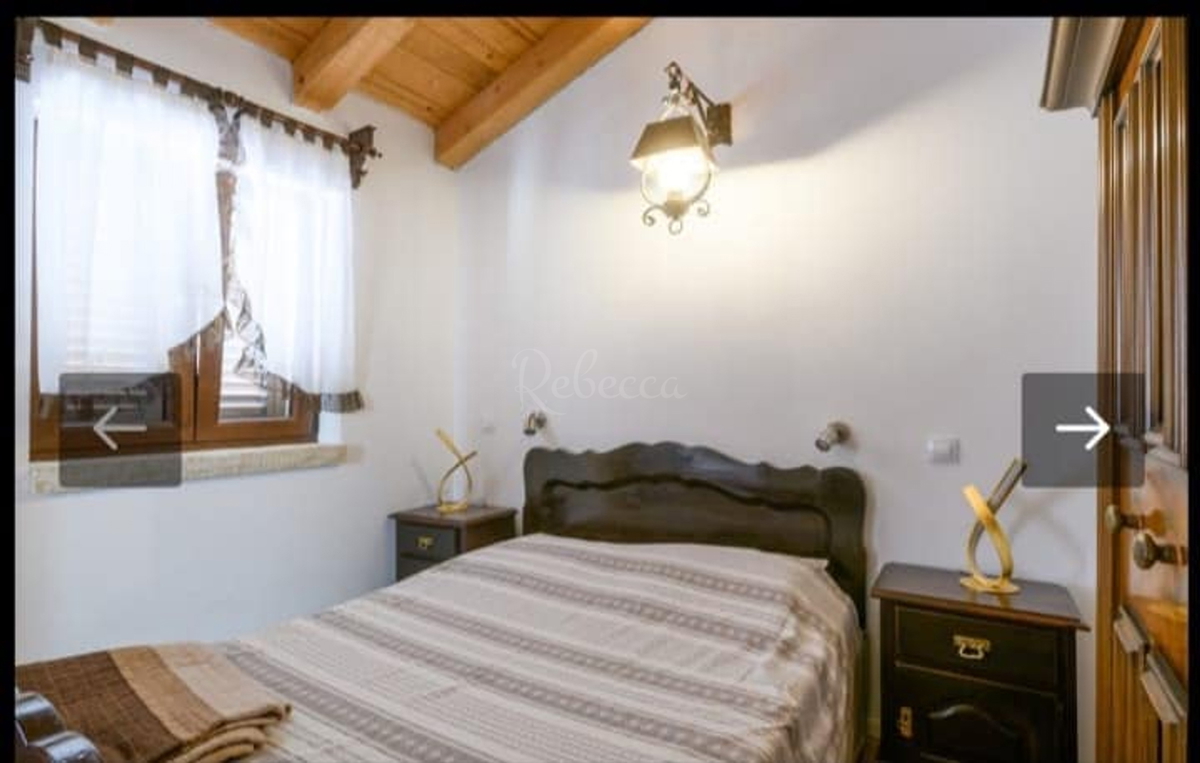 Dintorni di Brban: Piano terra con piscina, casa con tre appartamenti, terreno agricolo