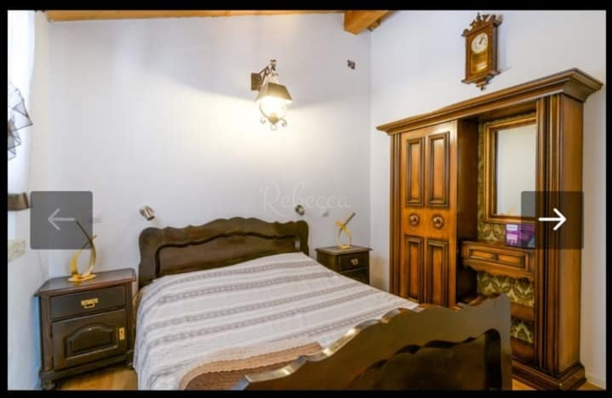 Dintorni di Brban: Piano terra con piscina, casa con tre appartamenti, terreno agricolo