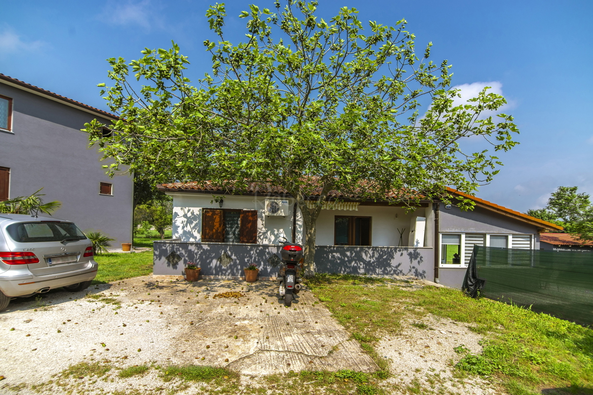 CROAZIA, ISTRIA, VALTURA: BELLA STAZIONE, TRE CASE, PISCINA, 16 000 m2 DI TERRENO