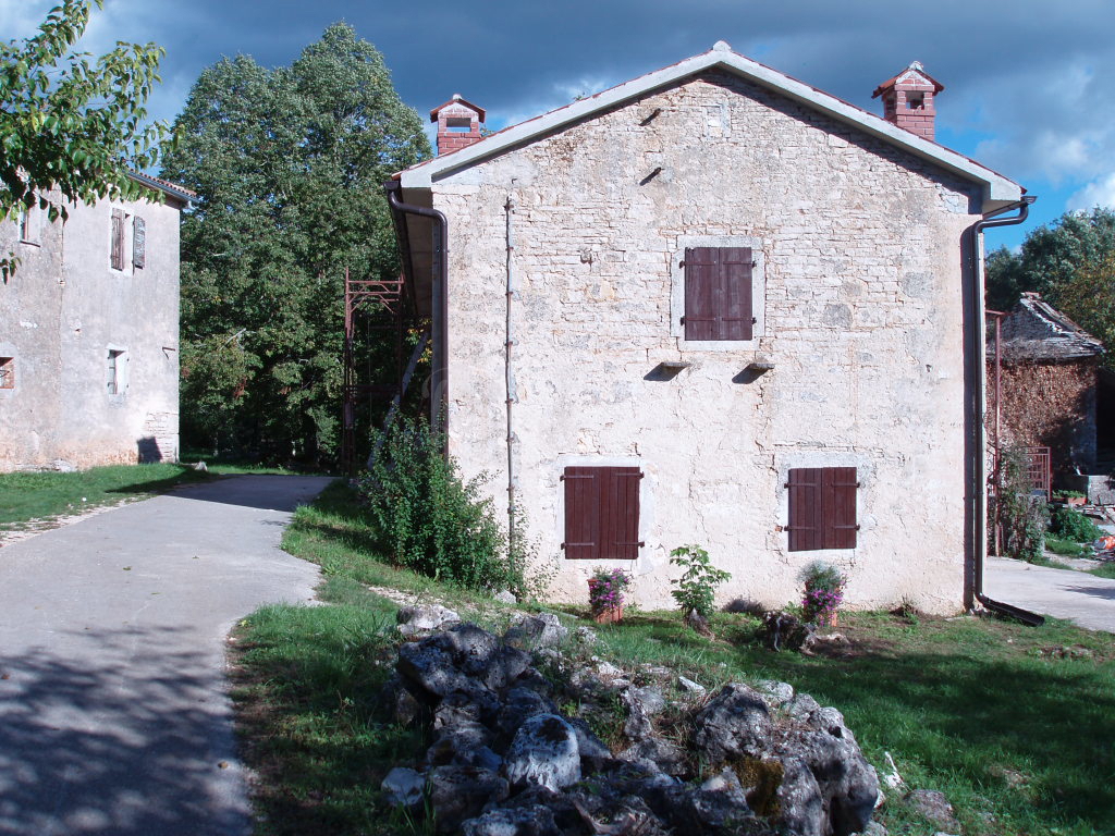 ISTRIA, LINDAR: VECCHIA CASA IN PIETRA D&apos;ISTRIA A FILA