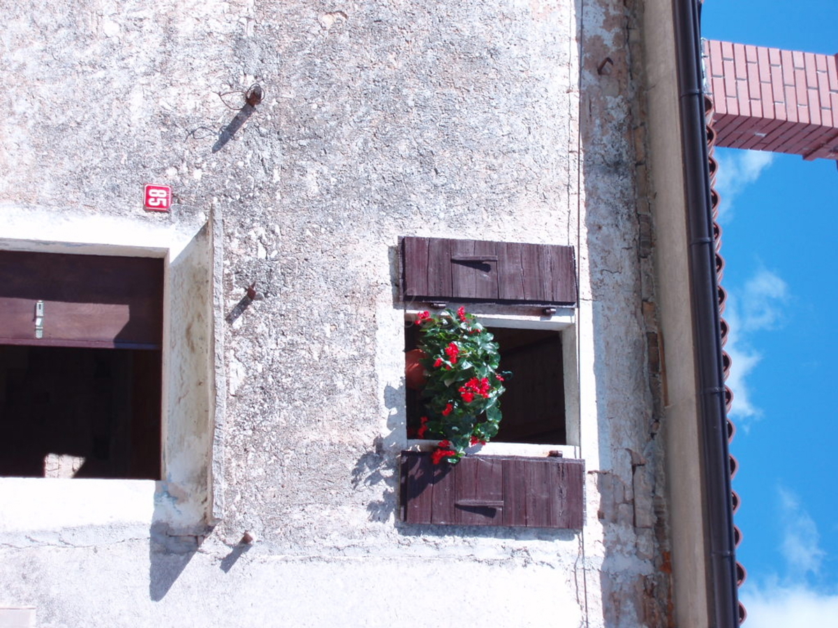 ISTRIA, LINDAR: VECCHIA CASA IN PIETRA D&apos;ISTRIA A FILA