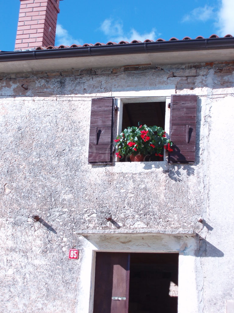 ISTRIA, LINDAR: VECCHIA CASA IN PIETRA D&apos;ISTRIA A FILA