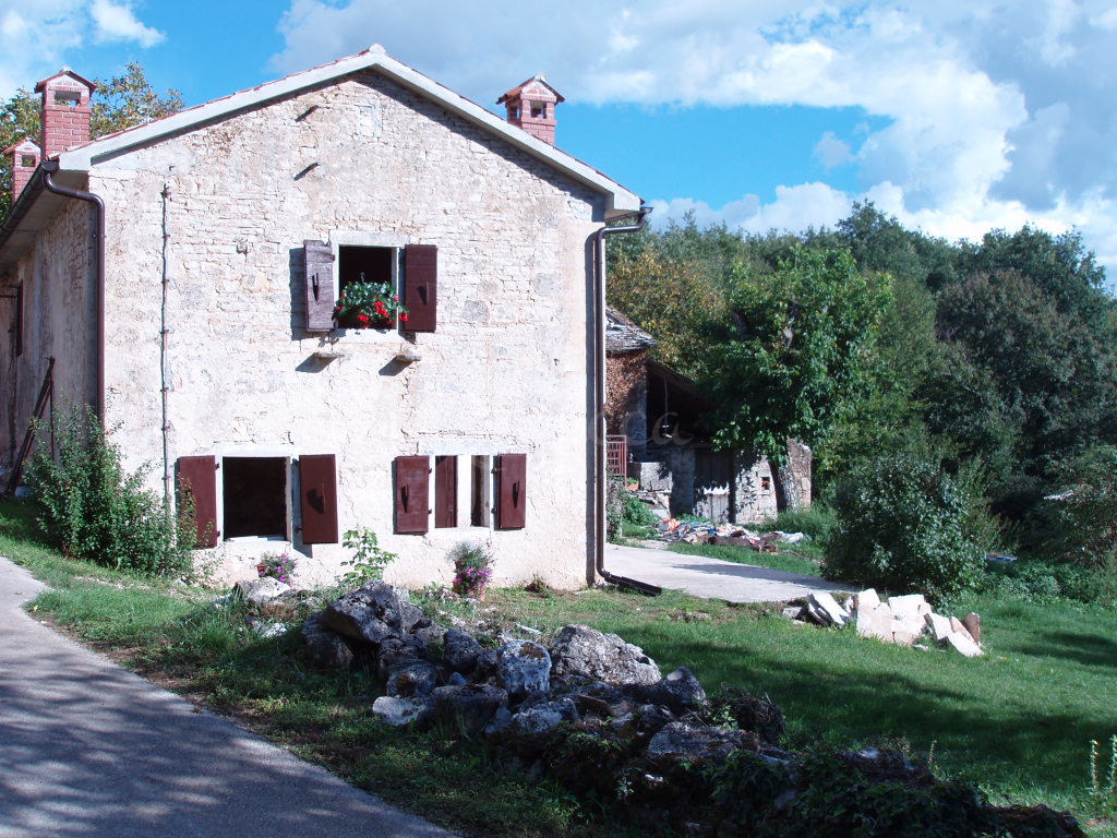 ISTRIA, LINDAR: VECCHIA CASA IN PIETRA D&apos;ISTRIA A FILA