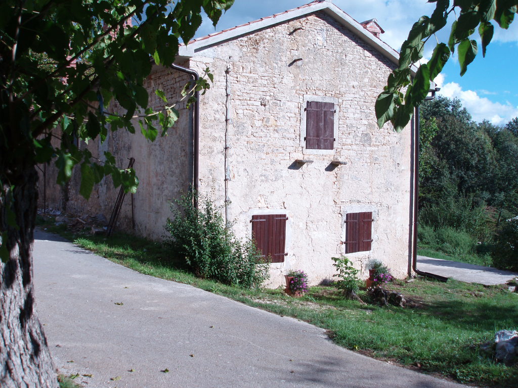 ISTRIA, LINDAR: VECCHIA CASA IN PIETRA D&apos;ISTRIA A FILA