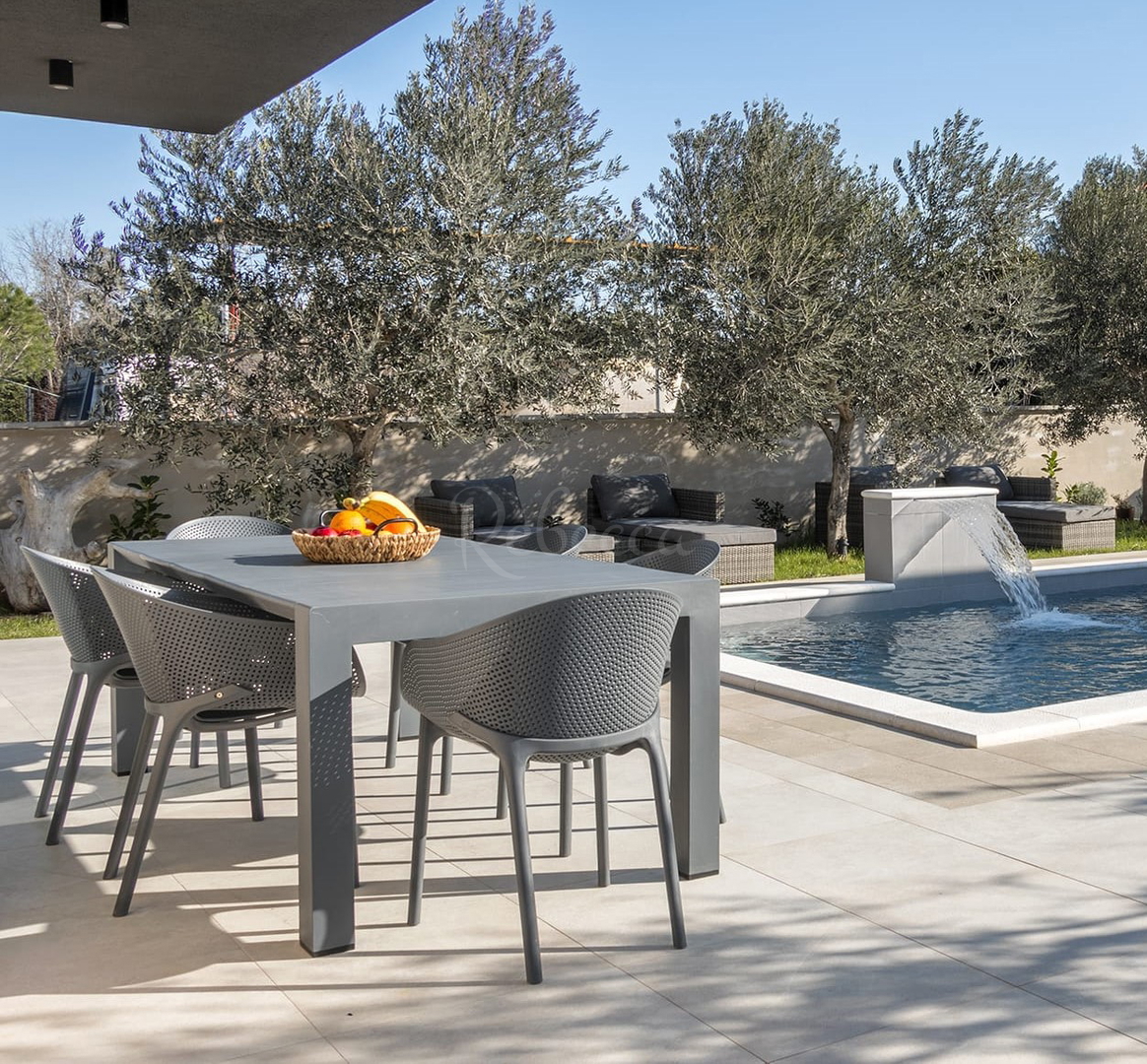 Villa con piscina, 220 m2, Premantura