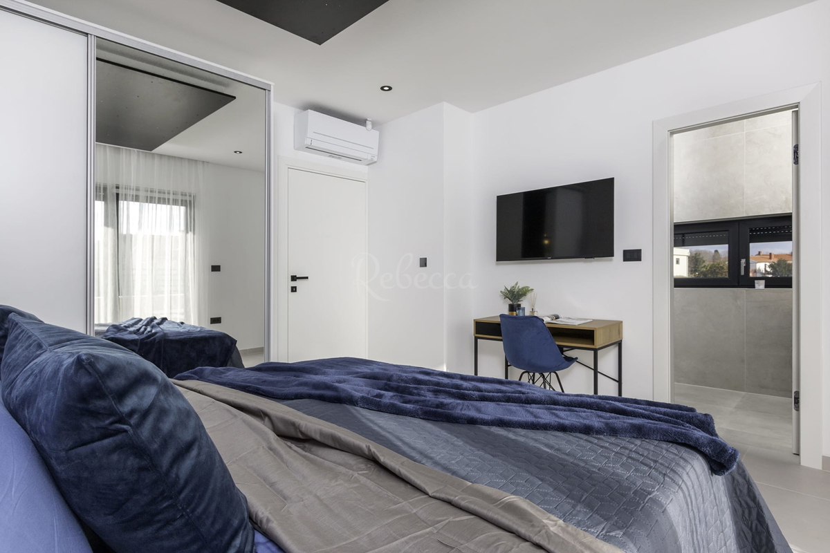 Villa con piscina, 220 m2, Premantura