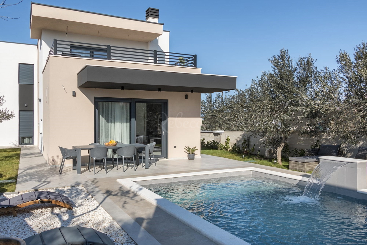 Villa con piscina, 220 m2, Premantura