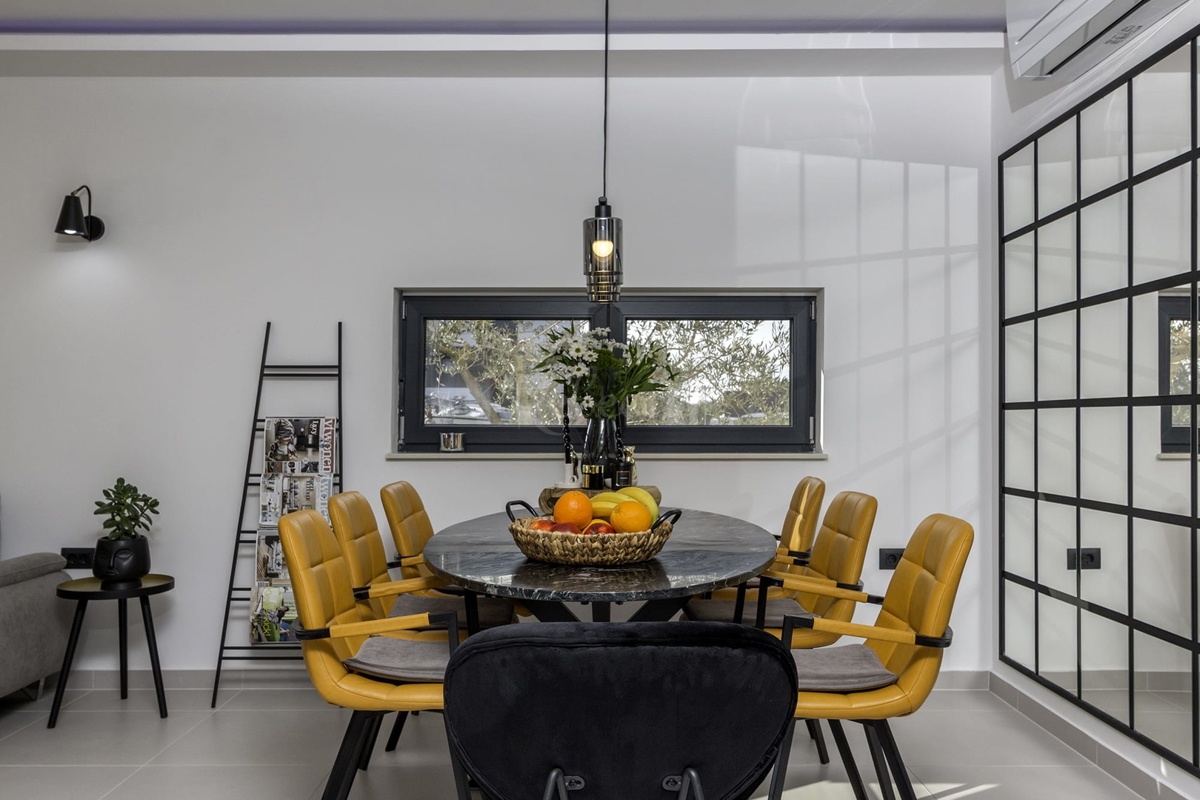 Villa con piscina, 220 m2, Premantura