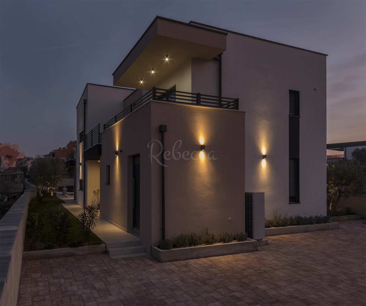 Villa con piscina, 220 m2, Premantura