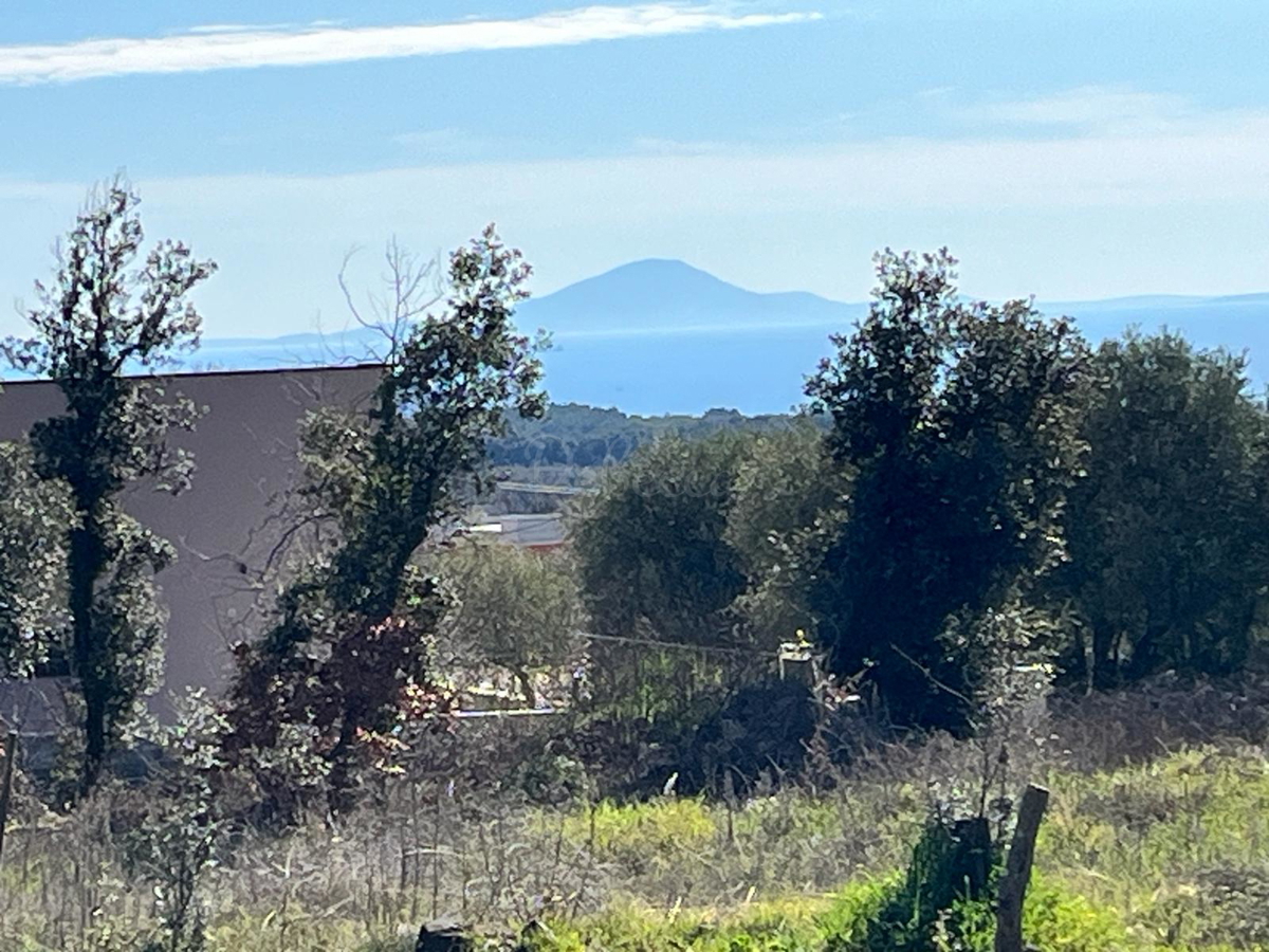 Peruški, terreno edificabile con vista mare