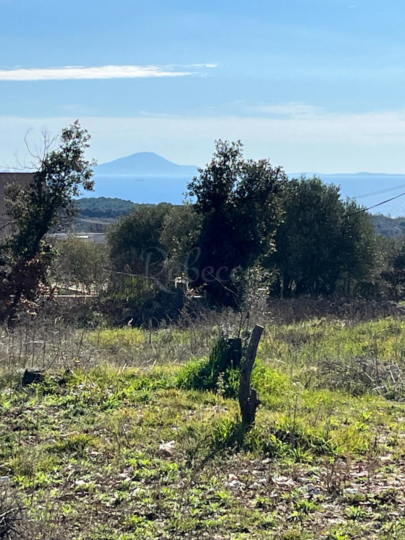 Peruški, terreno edificabile con vista mare