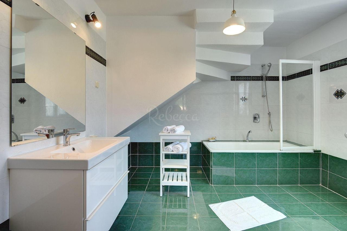 Villa moderna con piscina e sauna, Medolino