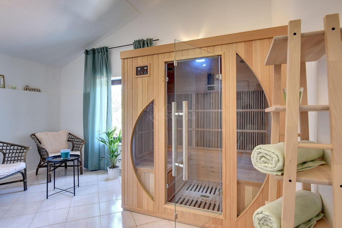 Villa moderna con piscina e sauna, Medolino