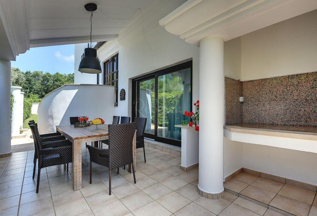 Villa moderna con piscina e sauna, Medolino