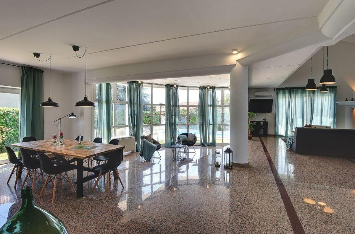 Villa moderna con piscina e sauna, Medolino