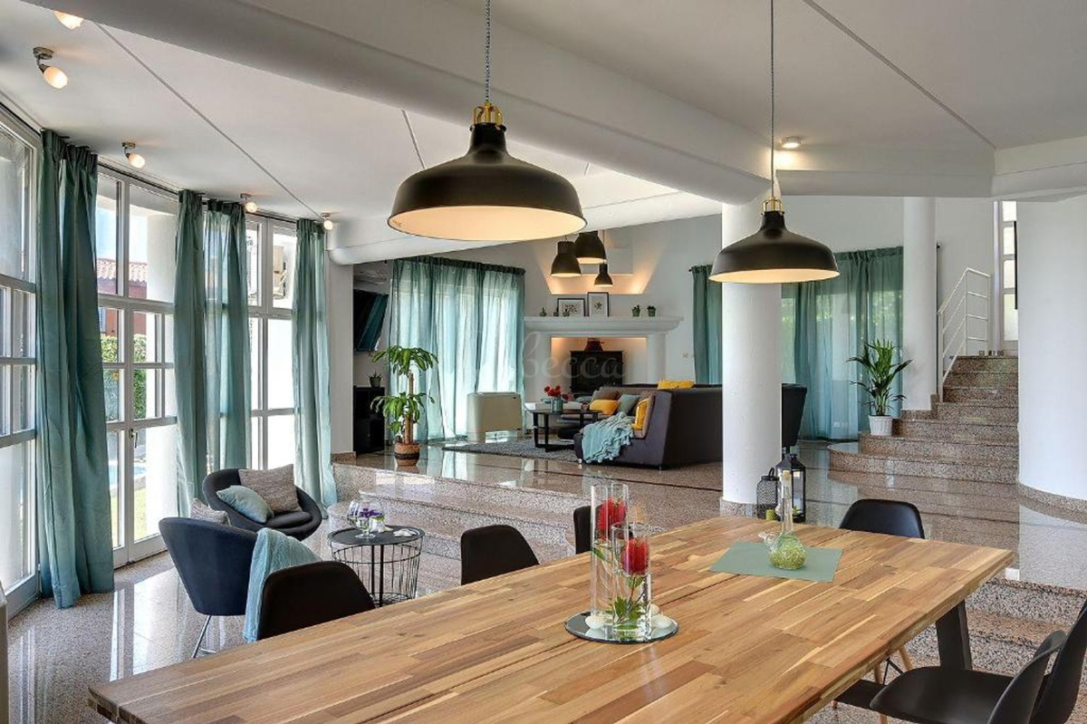 Villa moderna con piscina e sauna, Medolino