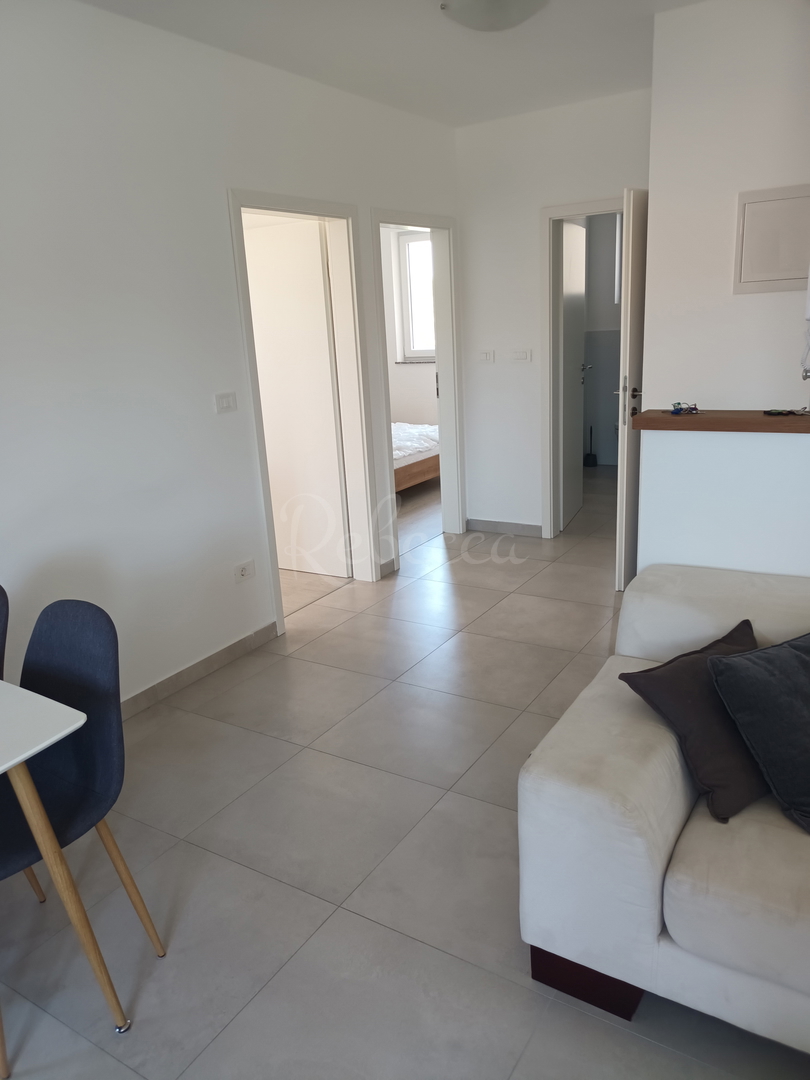 Appartamento 1° piano, 2 camere da letto, parcheggio, vista mare, Peroj