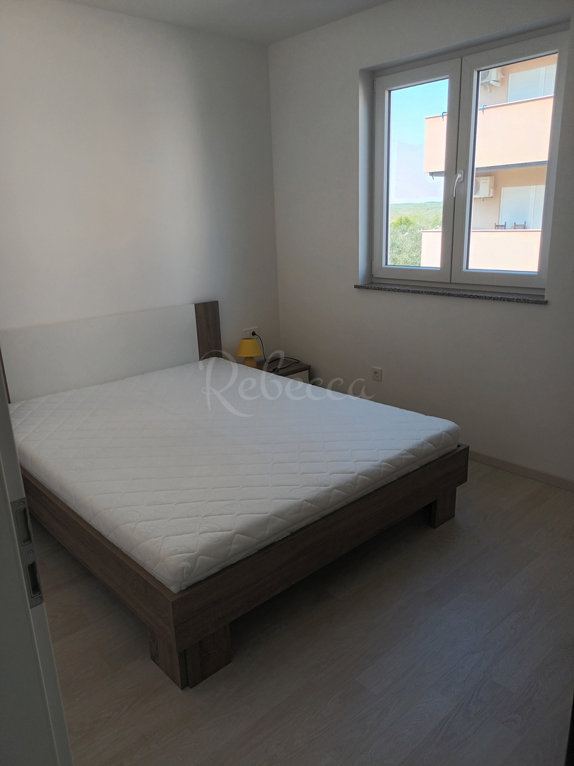 Appartamento 1° piano, 2 camere da letto, parcheggio, vista mare, Peroj