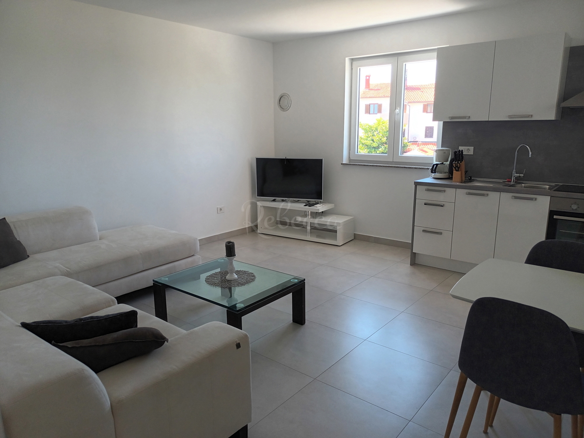 Appartamento 1° piano, 2 camere da letto, parcheggio, vista mare, Peroj