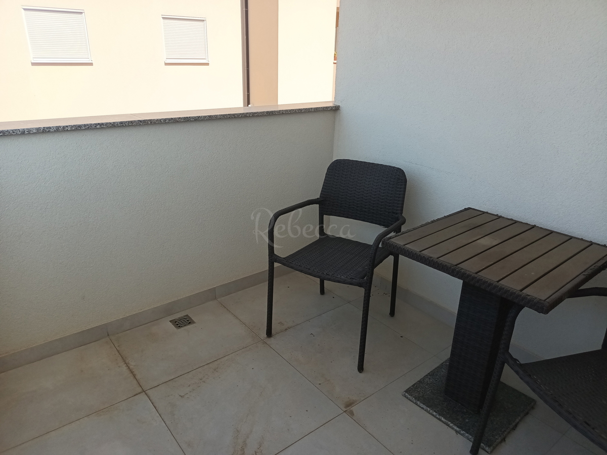 Appartamento 1° piano, 2 camere da letto, parcheggio, vista mare, Peroj