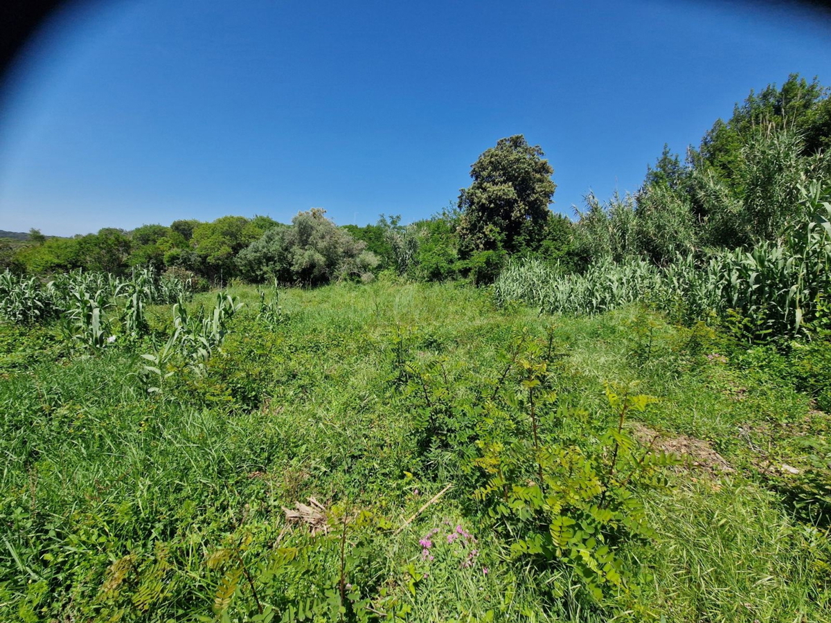 Terreno edificabile con vista mare, a 200 m dal mare