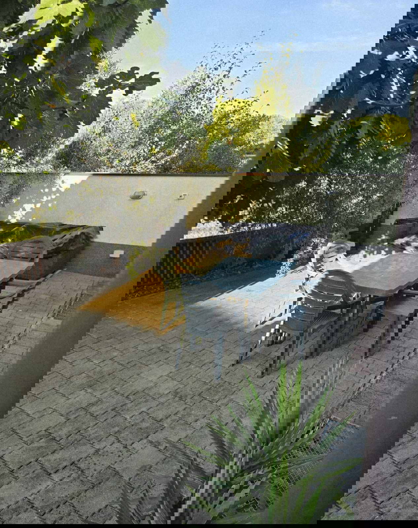 Appartamento di 60 m² con giardino di 50 m² e 2 posti auto: pronto per essere abitato subito!