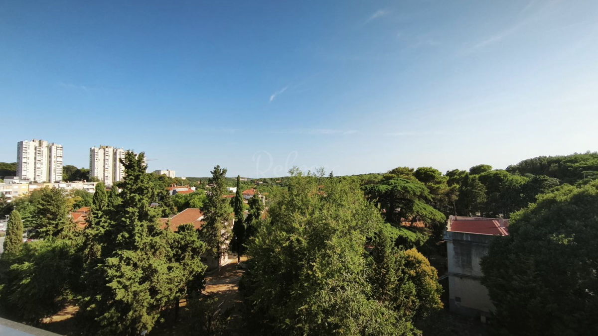Appartamento Pula Veruda, grande terrazza, a 500 metri dalla spiaggia