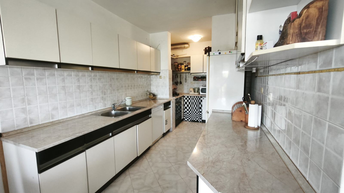 Appartamento Pula Veruda, grande terrazza, a 500 metri dalla spiaggia