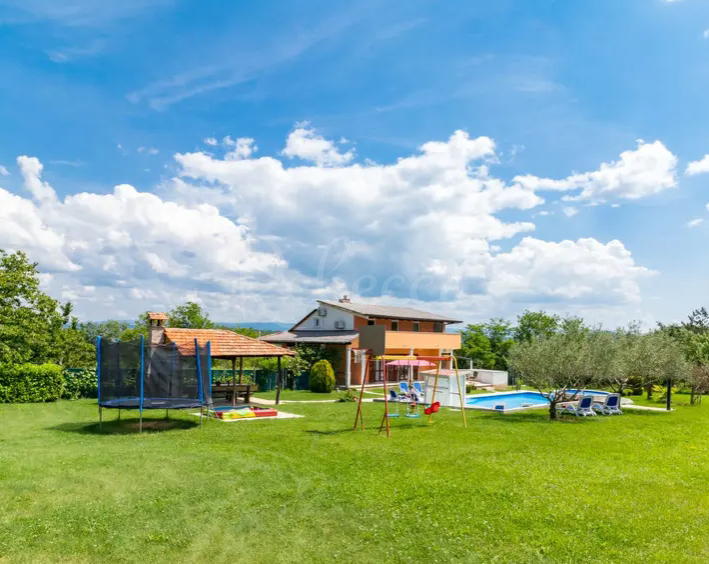 ISTRIA - MOTOVUN: CASA CON PISCINA, AMPIO GIARDINO