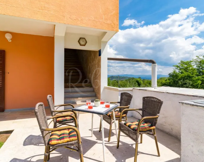 ISTRIA - MOTOVUN: CASA CON PISCINA, AMPIO GIARDINO