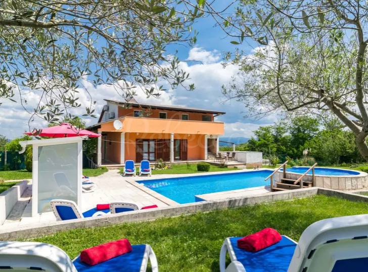 ISTRIA - MOTOVUN: CASA CON PISCINA, AMPIO GIARDINO