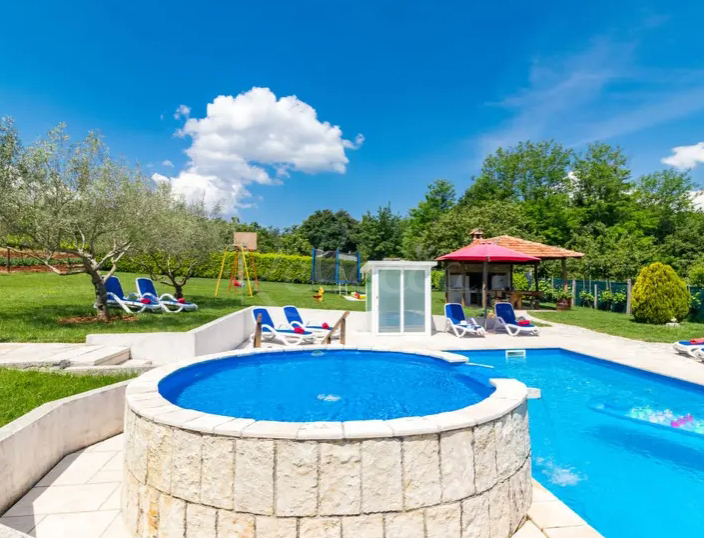 ISTRIA - MOTOVUN: CASA CON PISCINA, AMPIO GIARDINO