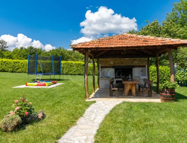 ISTRIA - MOTOVUN: CASA CON PISCINA, AMPIO GIARDINO