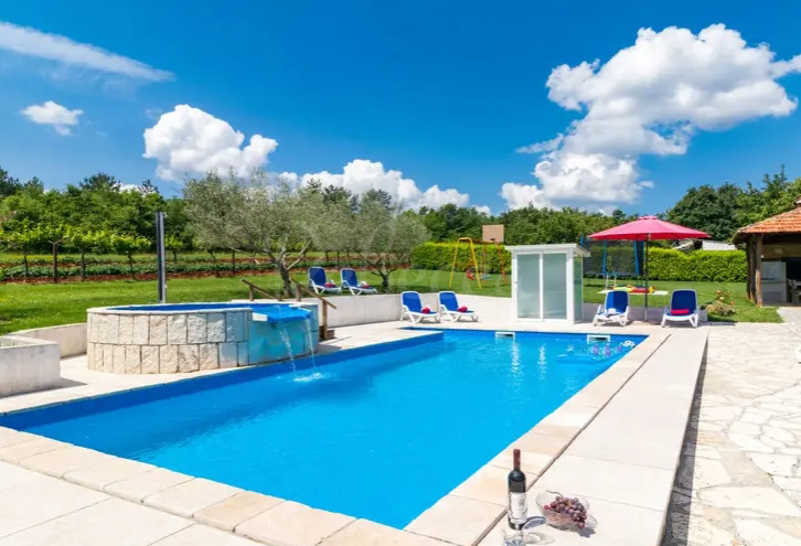 ISTRIA - MOTOVUN: CASA CON PISCINA, AMPIO GIARDINO