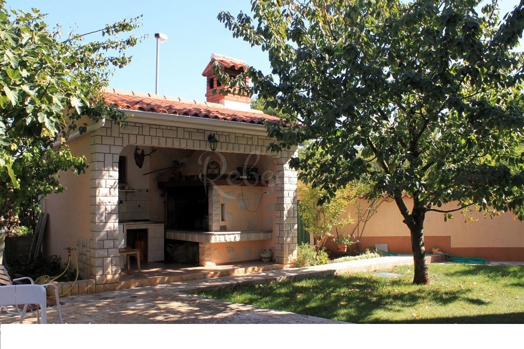 Palazzina, 330 m2, vista mare, Fasana